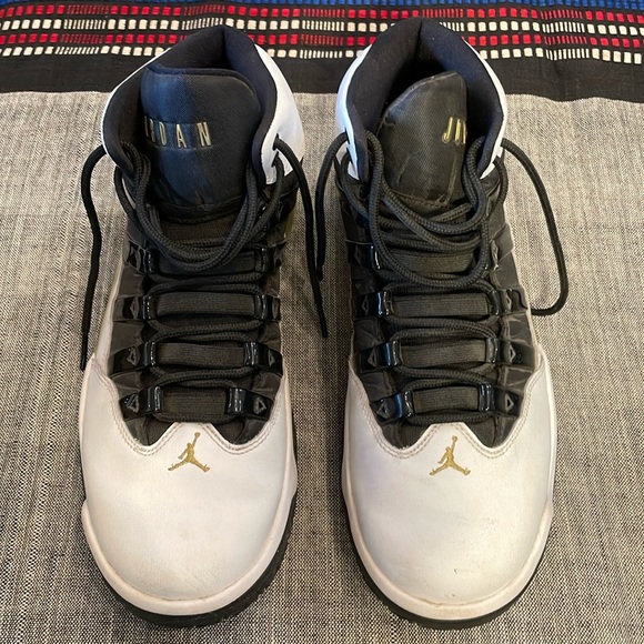 Jordan Max Aura White Metallic Gold Black Men’s Size 8.5 EUC - Picture 2 of 9